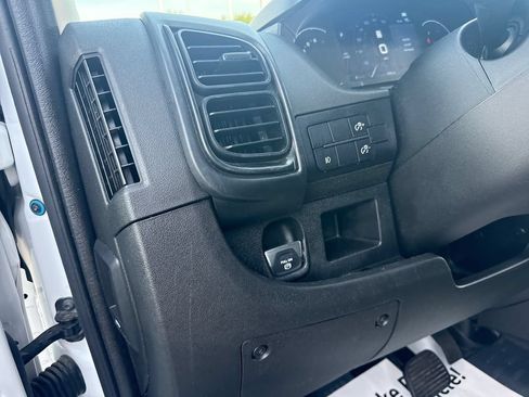 Used 2025 RAM ProMaster 2500 w/ U-Haul Equipment Group FWD image 31