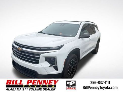 Used 2026 Chevrolet Traverse LT w/ Sun and Wheel Package FWD image 1