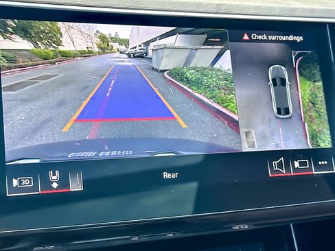 Used 2024 Audi Q8 e-tron Premium Plus image 19