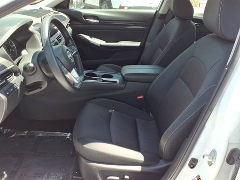 Used 2025 Nissan Altima 2.5 SV FWD image 12