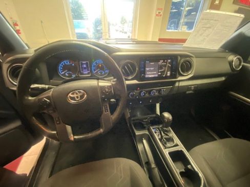 Used 2019 Toyota Tacoma TRD Sport image 30