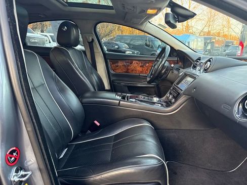 Used 2011 Jaguar XJ image 9