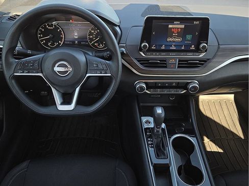 Used 2024 Nissan Altima 2.5 SV FWD image 10