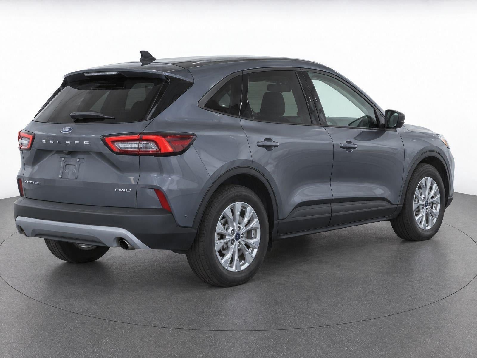 Used 2025 Ford Escape Active w/ Cold Weather Package AWD/4WD image 3