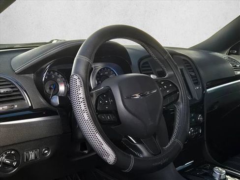 Used 2019 Chrysler 300 S image 10