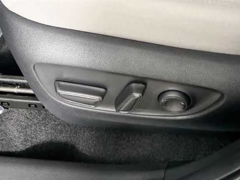 Used 2025 Toyota RAV4 XLE w/ Convenience Package FWD image 16