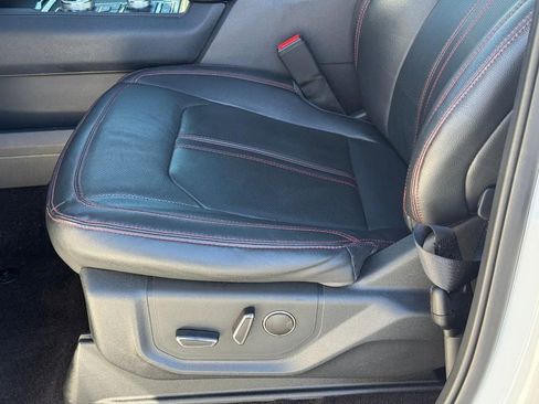 Used 2023 Ford Expedition Limited image 16