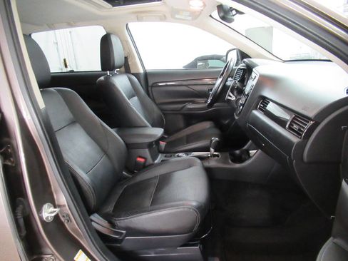 Used 2016 Mitsubishi Outlander GT image 23
