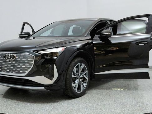 Used 2024 Audi Q4 e-tron Premium w/ Convenience Package image 9