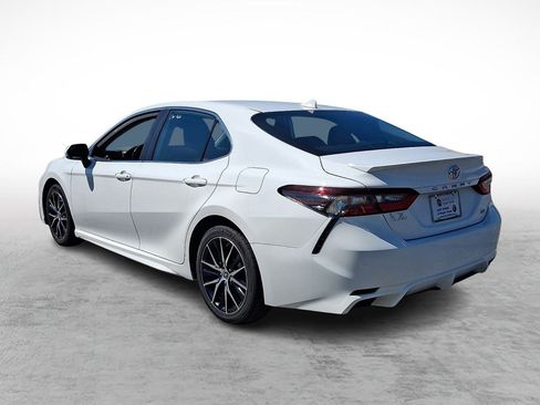 Used 2024 Toyota Camry SE FWD image 3