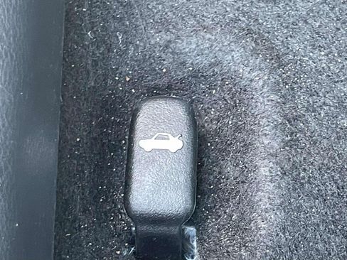 Used 2025 Nissan Versa SV FWD image 18