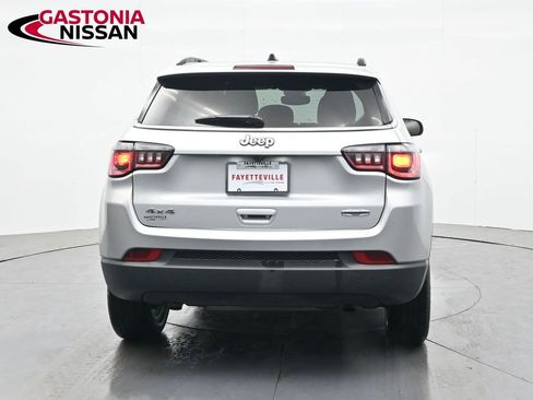 Used 2025 Jeep Compass Latitude AWD/4WD image 7