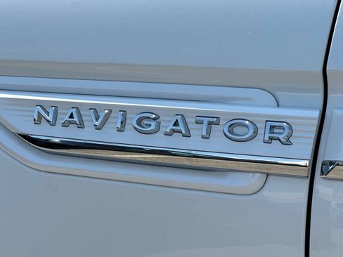 Certified 2024 Lincoln Navigator Reserve AWD/4WD image 30
