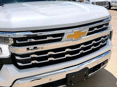 Used 2023 Chevrolet Silverado 1500 LTZ w/ Technology Package AWD/4WD image 28