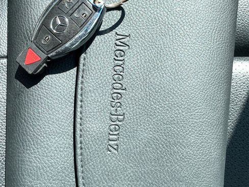 Used 2010 Mercedes-Benz E 350 4MATIC Sedan image 31