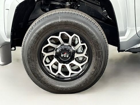 Used 2025 Toyota Tacoma SR5 image 29