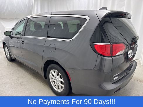 Used 2022 Chrysler Voyager LX FWD image 5