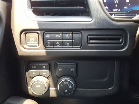 Used 2023 Chevrolet Tahoe Z71 w/ Luxury Package AWD/4WD image 24