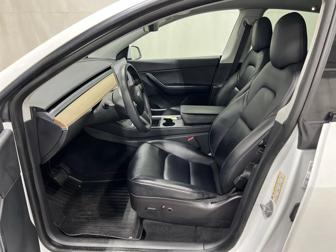Used 2022 Tesla Model Y Long Range AWD/4WD image 2
