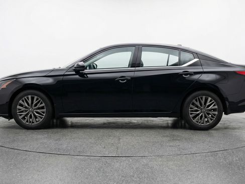 Used 2025 Nissan Altima 2.5 SV FWD image 5