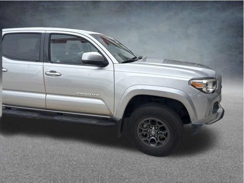 Used 2017 Toyota Tacoma SR5 w/ Tow Package RWD image 10