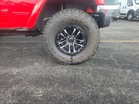 Used 2017 Jeep Wrangler Unlimited Rubicon AWD/4WD image 8