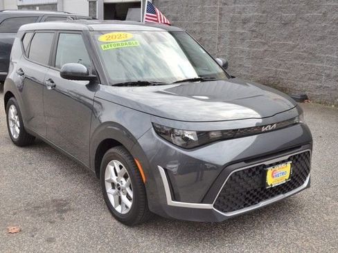 Used 2023 Kia Soul LX w/ LX Technology Package image 2