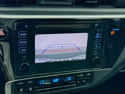 Used 2019 Toyota Corolla LE w/ Carpet Mat Package (TMS) FWD image 10