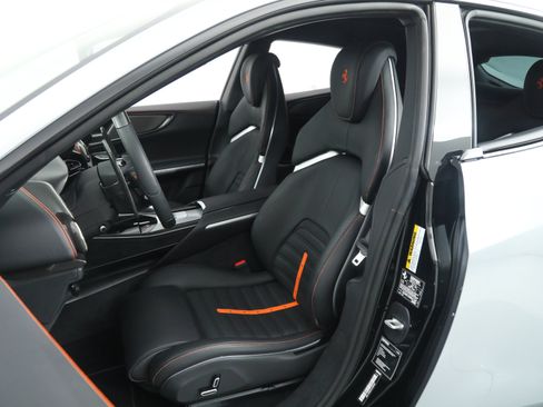 Certified 2024 Ferrari Purosangue AWD/4WD image 5
