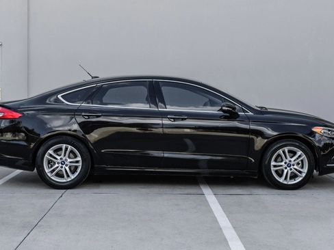 Used 2018 Ford Fusion SE w/ Fusion SE Technology Package FWD image 10