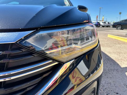 Used 2023 Volkswagen Jetta SE w/ Panoramic Sunroof Package image 9