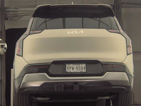 Used 2024 Kia EV9 Land image 5