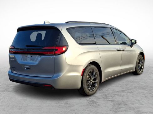 Used 2021 Chrysler Pacifica Touring w/ S Appearance Package image 6