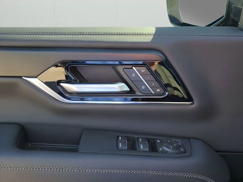 New 2026 GMC Yukon XL Denali w/ Denali Reserve Package image 28