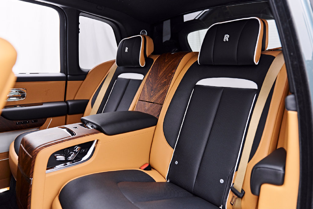 Used 2025 Rolls-Royce Cullinan AWD/4WD image 63