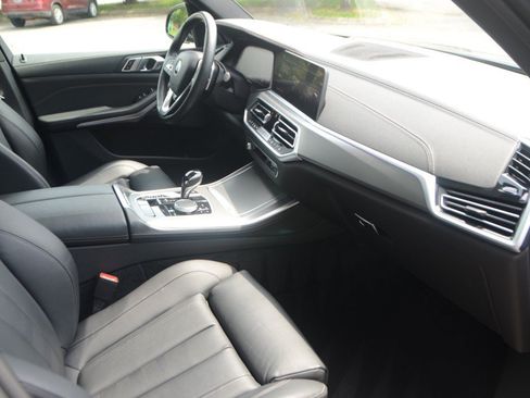 Used 2022 BMW X5 xDrive40i w/ Premium Package AWD/4WD image 4