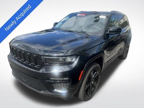 Used 2023 Jeep Grand Cherokee Limited w/ Black Appearance Package AWD/4WD image 4