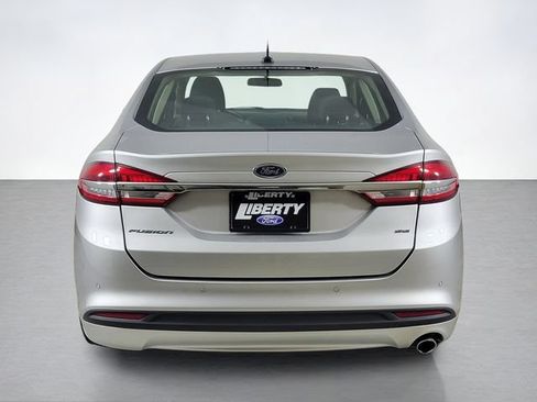 Certified 2017 Ford Fusion SE w/ Fusion SE Technology Package FWD image 5