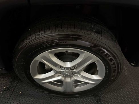 Certified 2023 Jeep Compass Latitude image 9