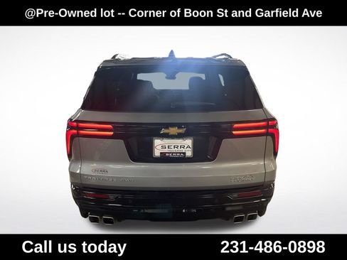 Used 2025 Chevrolet Traverse High Country w/ LPO, Floor Liner Package AWD/4WD image 4