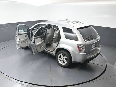 Used 2005 Chevrolet Equinox LT w/ Preferred Equipment Group AWD/4WD image 57