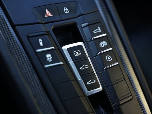 Certified 2019 Porsche 911 Carrera 4S image 38