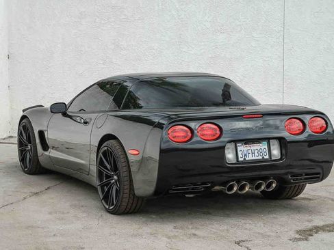 Used 1997 Chevrolet Corvette Coupe w/ Roof Pkg RWD image 8