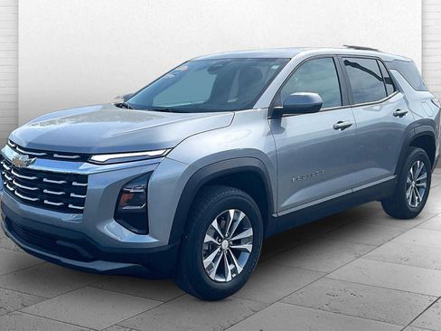 Used 2026 Chevrolet Equinox LT FWD image 13