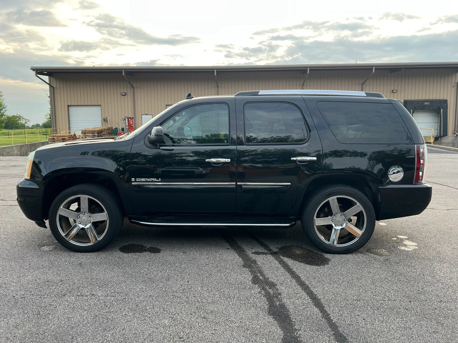Used 2007 GMC Yukon Denali AWD/4WD image 6