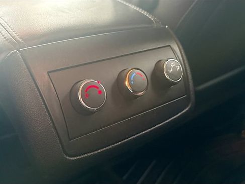 Used 2013 GMC Acadia SLE AWD/4WD image 25