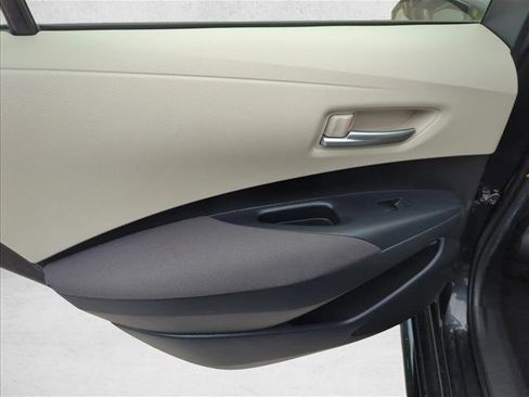 Used 2021 Toyota Corolla LE FWD image 25