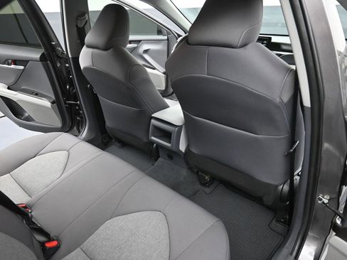 Used 2022 Toyota Camry LE image 10