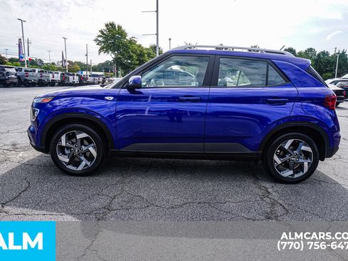 Used 2024 Hyundai Venue SEL FWD image 9