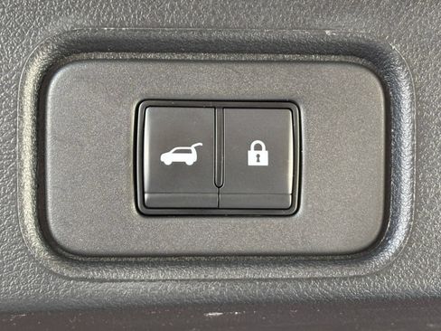 Used 2025 Nissan Pathfinder SV FWD image 23